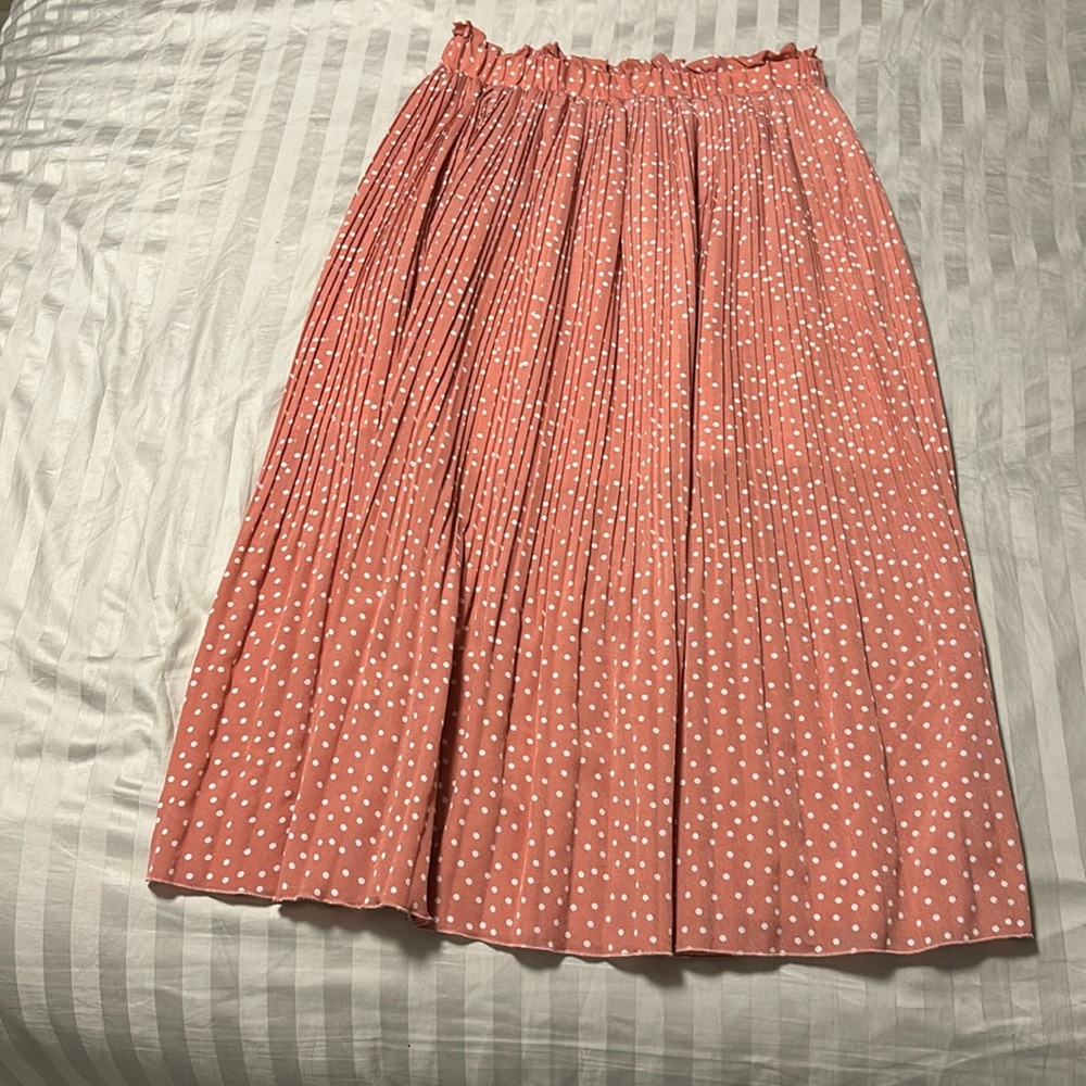 High waisted pleated skirt